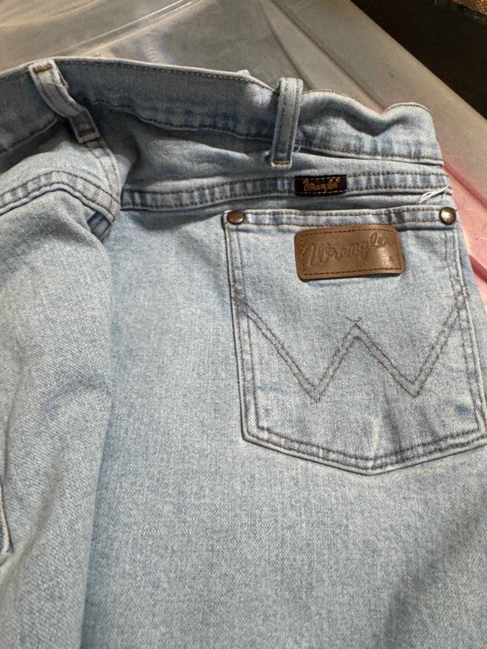 Wrangler Light Blue men’s relaxed fit jeans